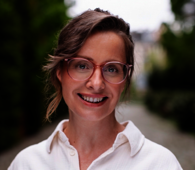 Porträt von Anika Bitonto, Public Relations and Communications Managerin beim KKS-Netzwerk